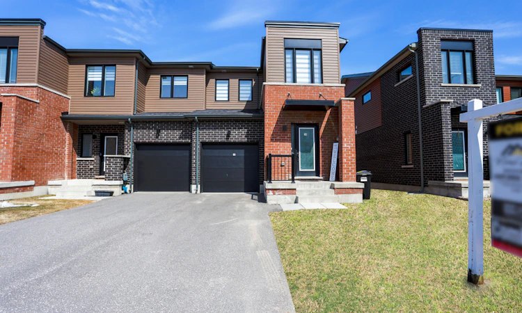 16 Fairlane Avenue