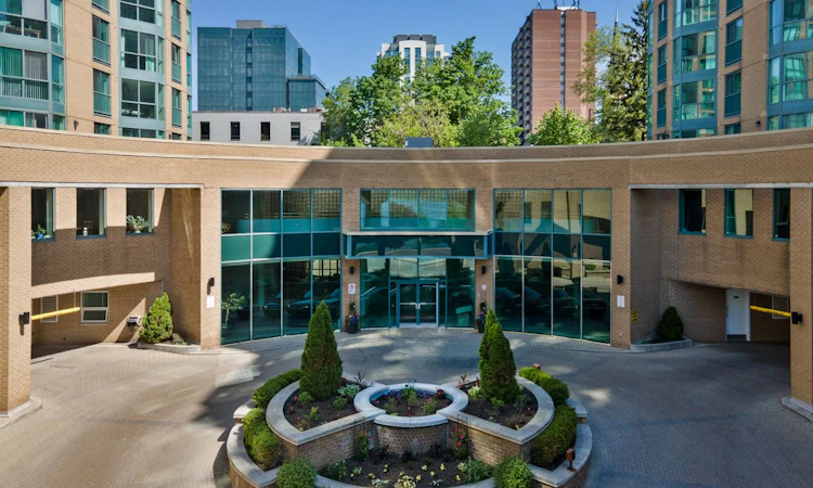 1104-150 Dunlop Street E