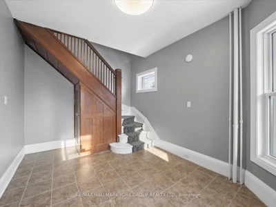 16 Albert Street N - 3
