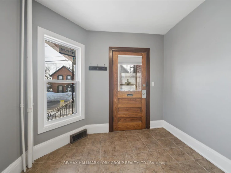 16 Albert Street N, Orillia, ON, L3V 5K1 - 2