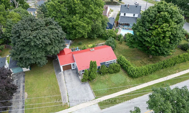 325 Innisfil Street