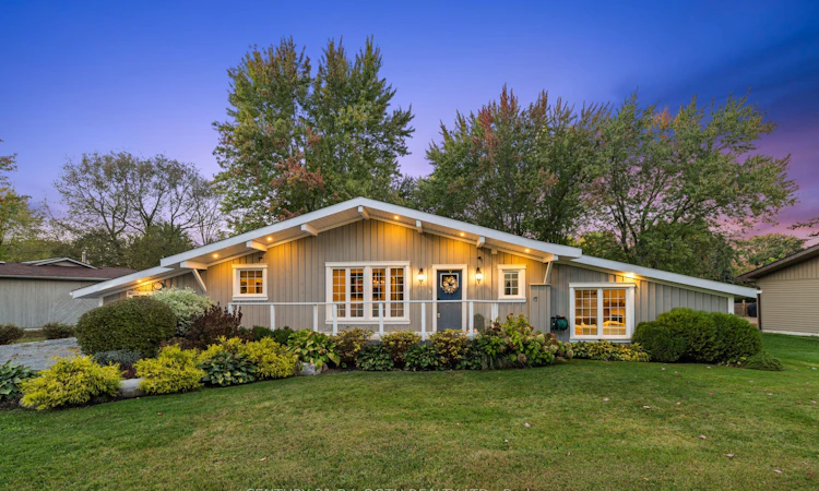 27 Poplar Crescent W