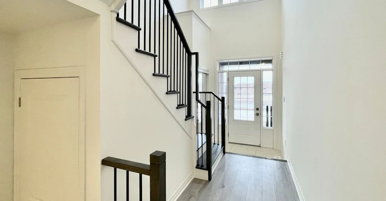 68 West Oak Trail, Barrie, ON, L9J 0K8 - 2