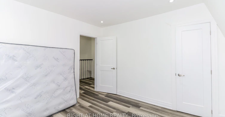 35 Toronto Street, Barrie, ON, L4N 1T8 - 12