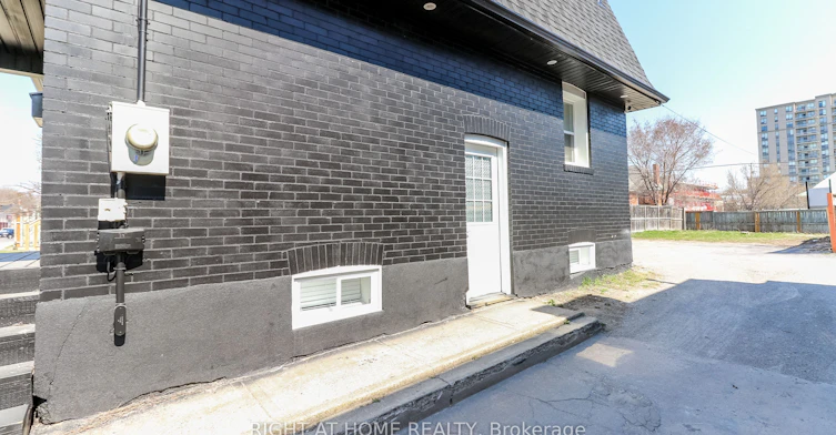 35 Toronto Street, Barrie, ON, L4N 1T8 - 3
