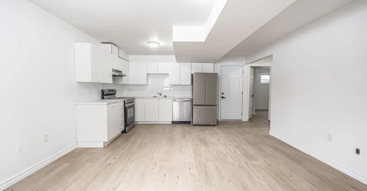 Lower-9 Kestrel Court, Barrie, ON, L4M 6P6 - 2