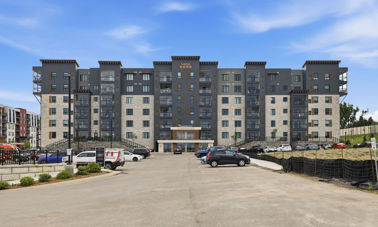 406-15 Kneeshaw Drive