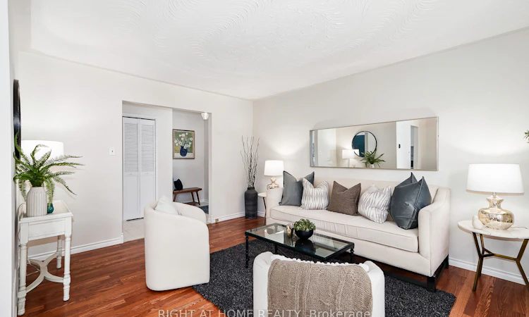 1059 Glen Mhor Crescent