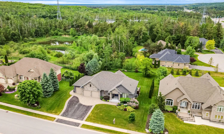 37 Wendat Trail