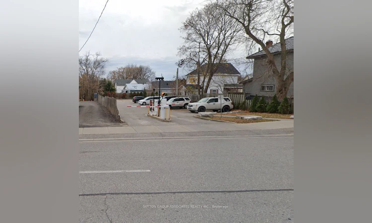 169 Colborne Street W