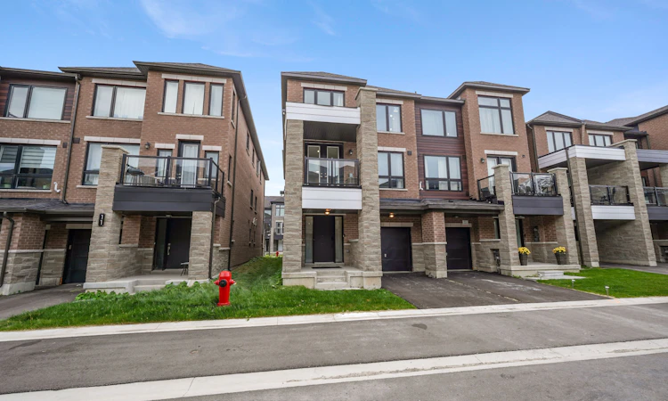 13 Red Maple Lane