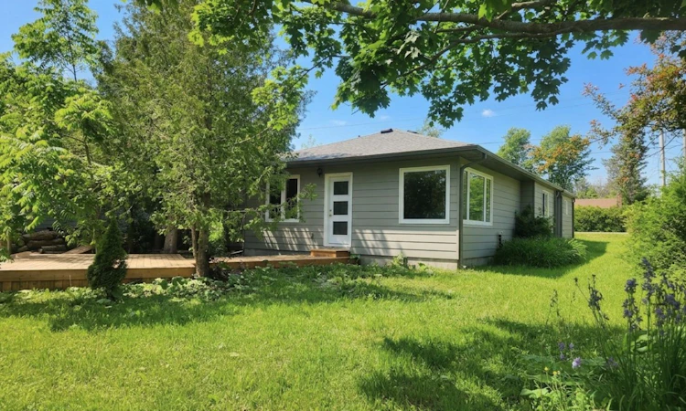71 Lakeshore Road E