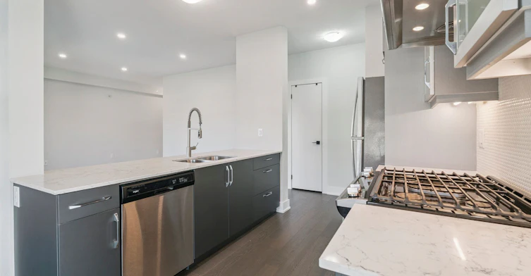 102-6 Spice Way, Barrie, ON, L9J 0J9 - 23