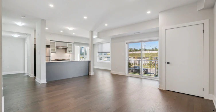 102-6 Spice Way, Barrie, ON, L9J 0J9 - 17