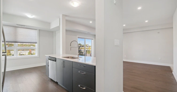 102-6 Spice Way, Barrie, ON, L9J 0J9 - 26