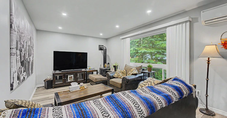 Upper-63 Gunn Street, Barrie, ON, L4M 2H4 - 2