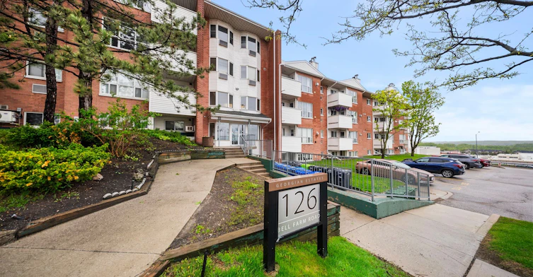 B04-126 Bell Farm Road, Barrie, ON, L4M 6J3