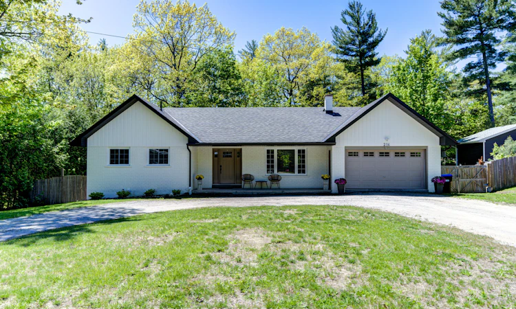 214 Desroches Trail