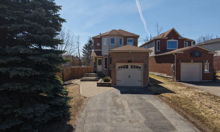 9 Laidlaw Drive N