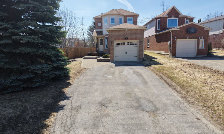 9 Laidlaw Drive N