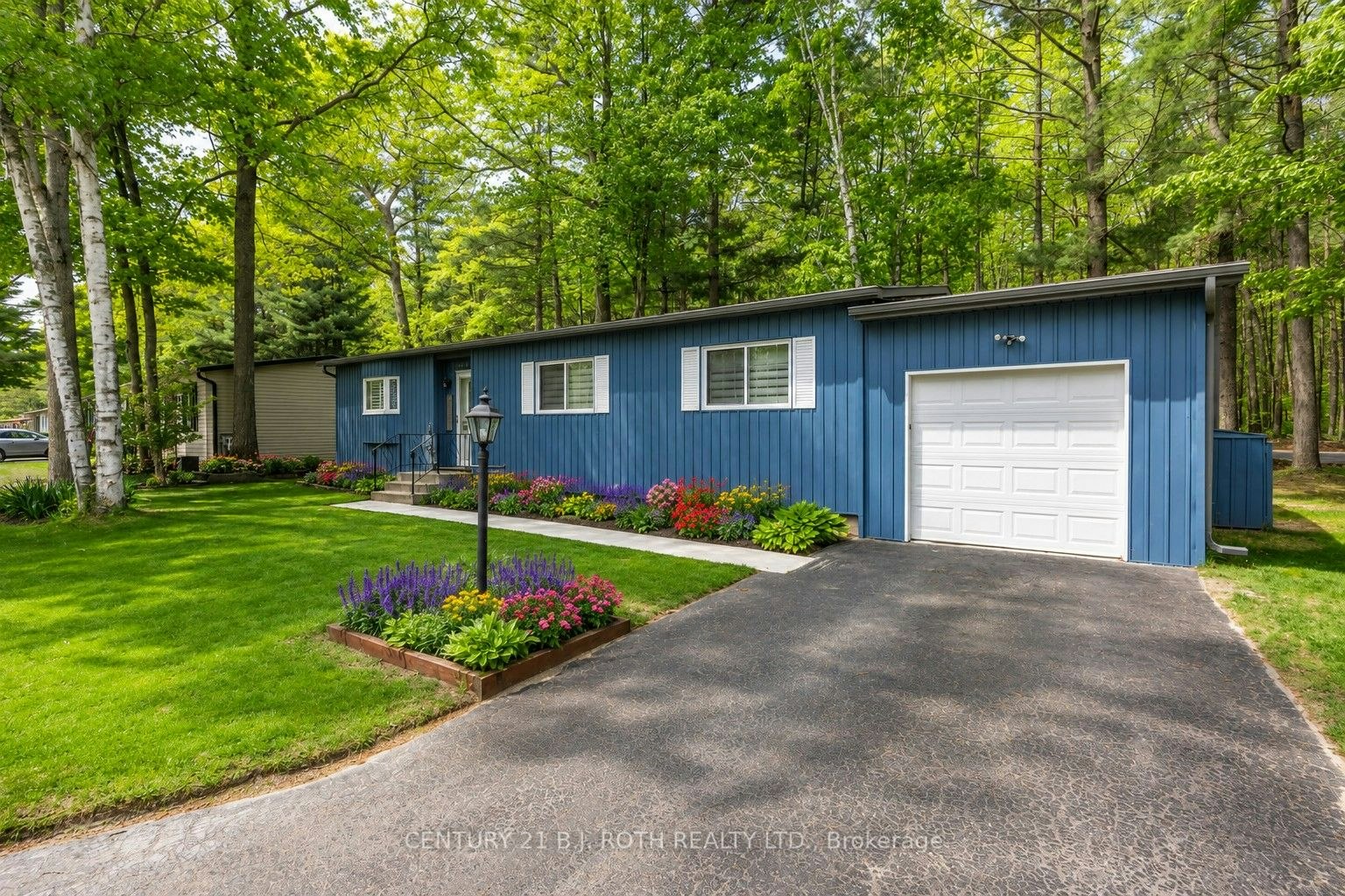 10 Allen Drive N, Wasaga Beach, ON, L9Z 1K5