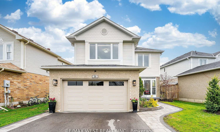 5 Moir Crescent