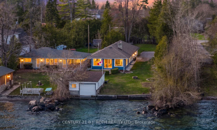 49 Lakeshore Road E