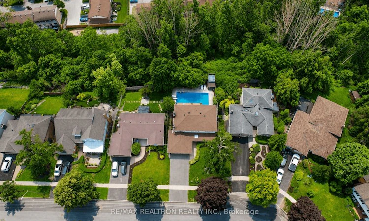 18 Debra Crescent