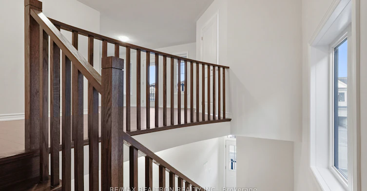 21 Prudhoe Terrace, Barrie, ON, L9S 2Z8 - 17