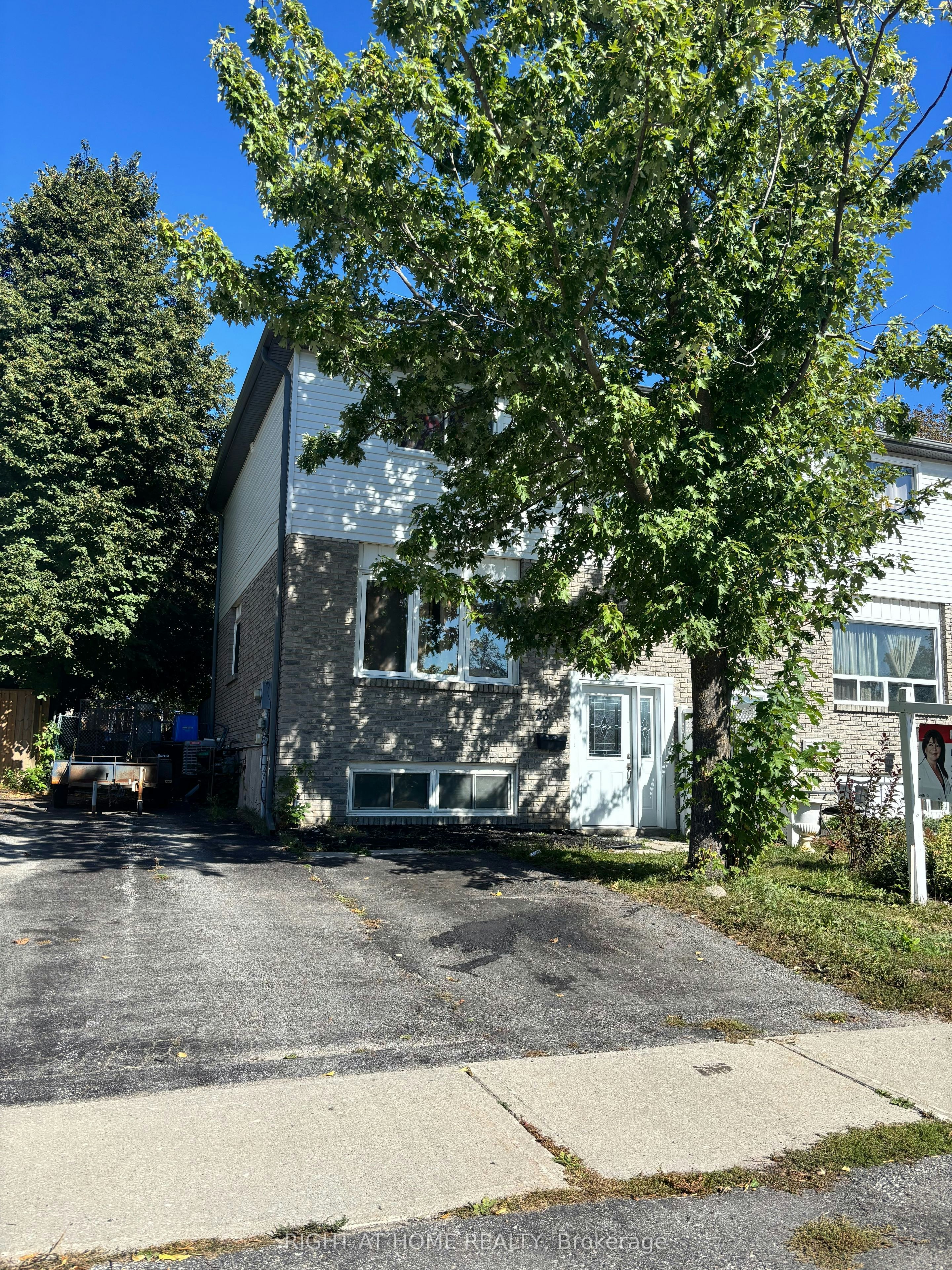 23 Carlton Road, Barrie, ON, L4M 5K8