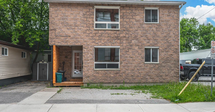 Main-88 Wyandotte Street, Orillia, ON, L3V 5N1