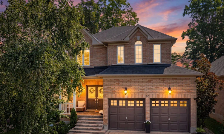 80 Versailles Crescent