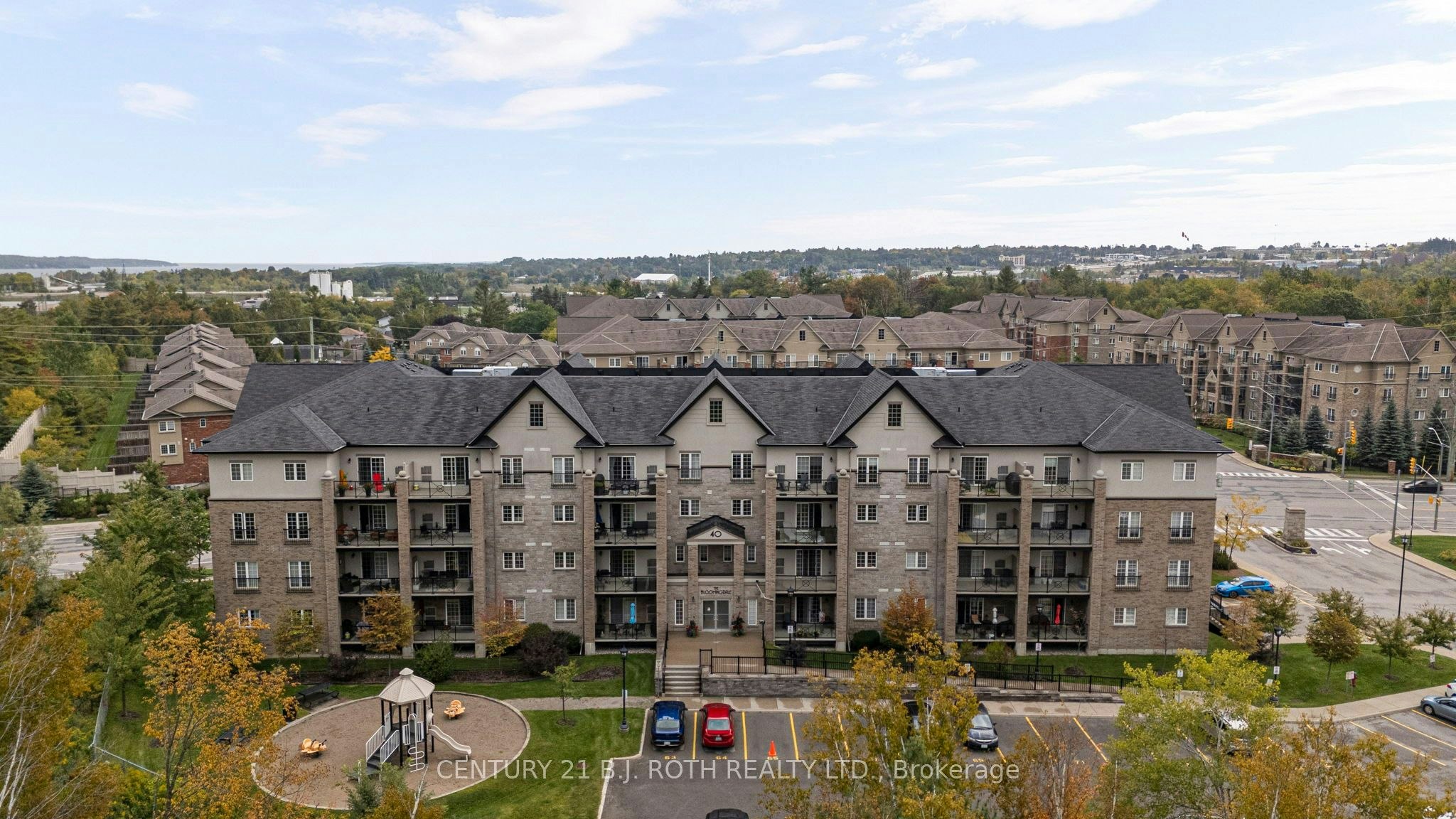 204-40 Ferndale Drive S, Barrie, ON, L4N 2L3