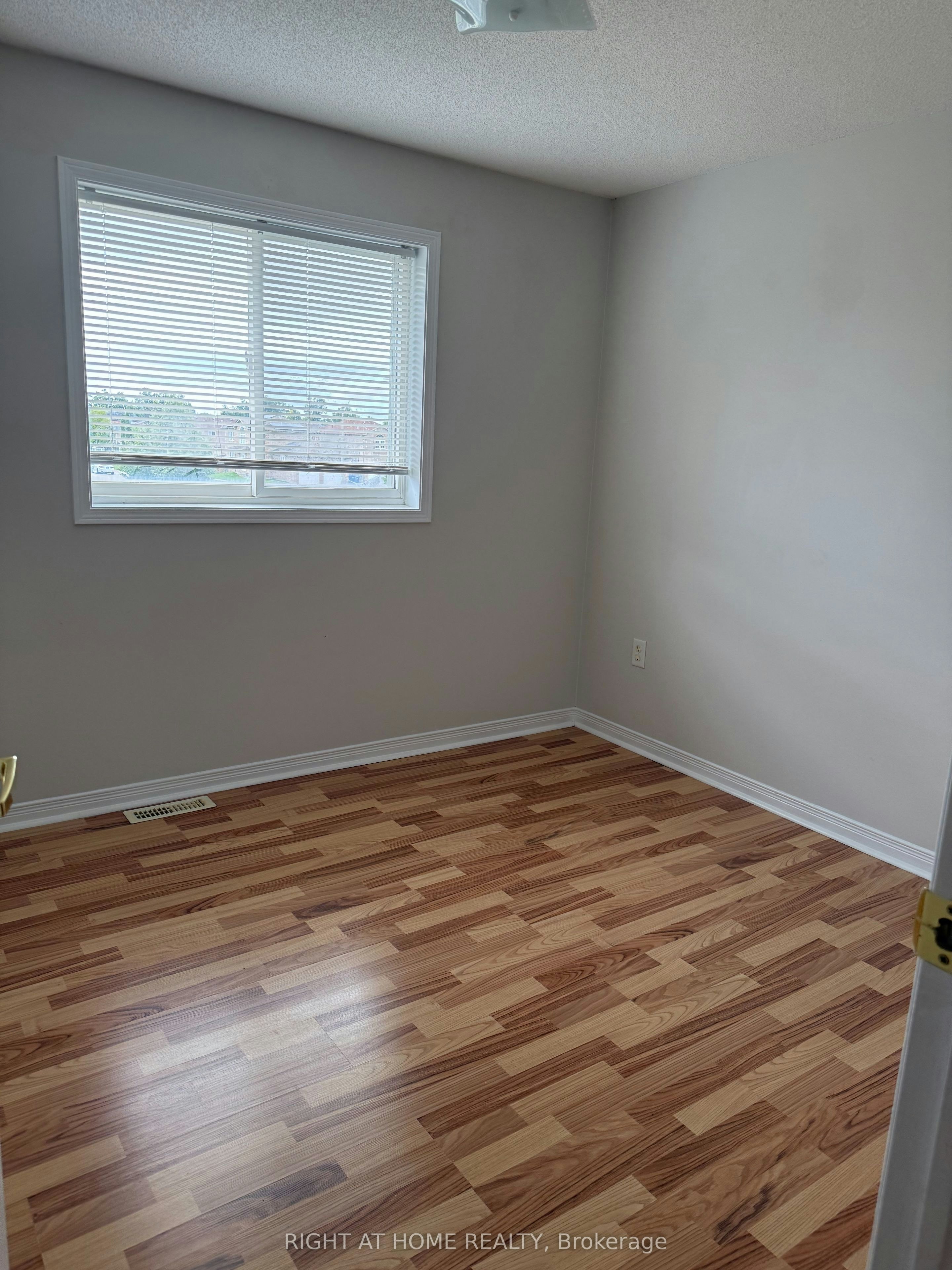 Upper-229 Dunsmore Lane, Barrie, ON, L4M 7A3 - 9