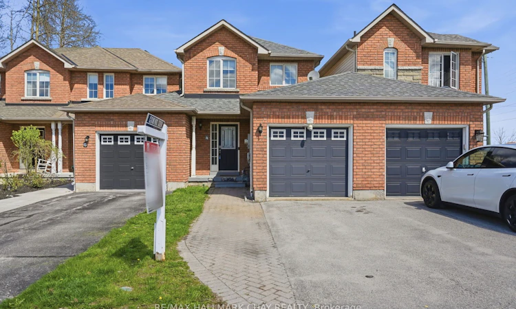 4 Hawthorne Crescent