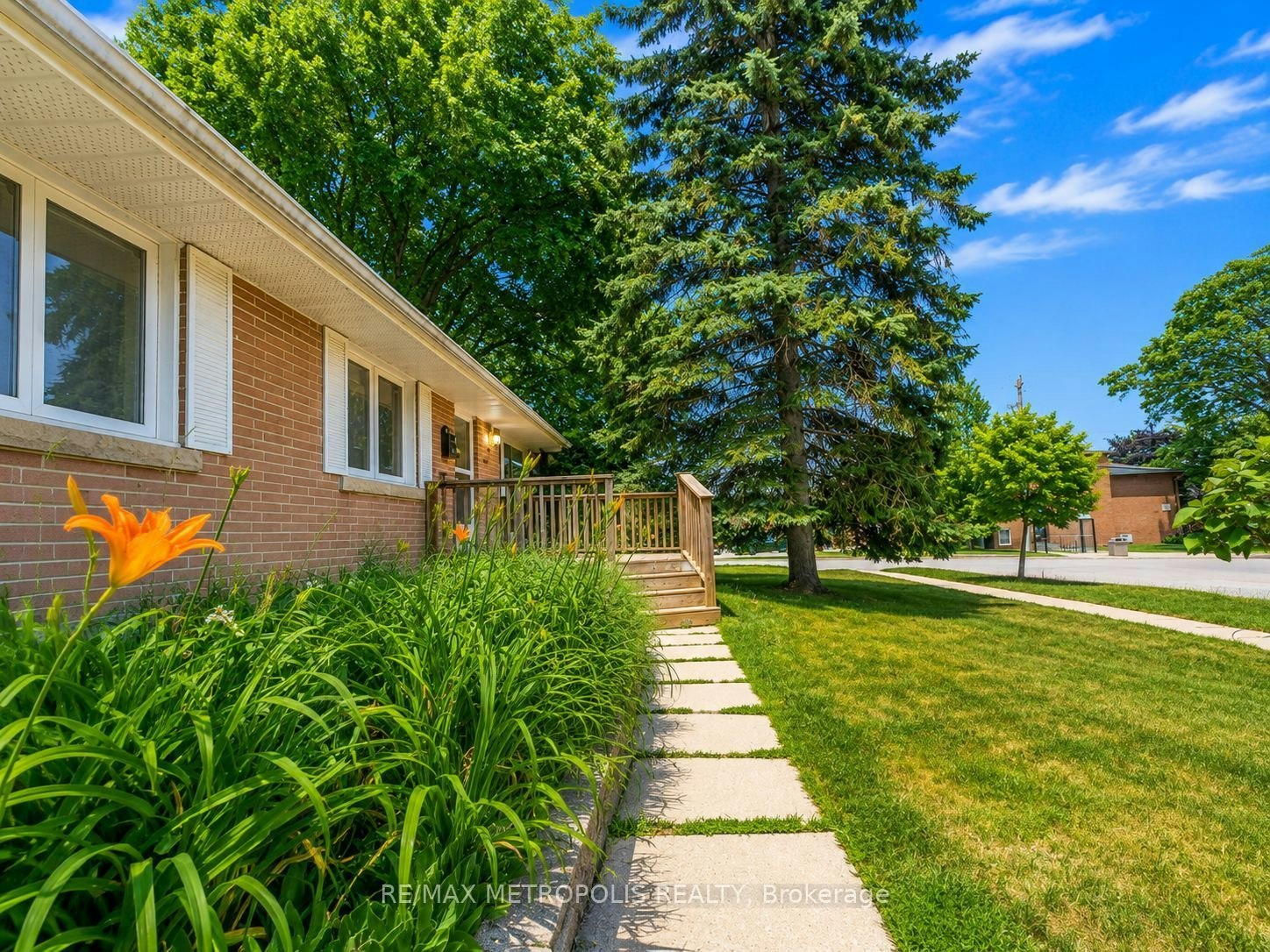 MAIN-266 Napier Street, Barrie, ON, L4M 1X9 - 2