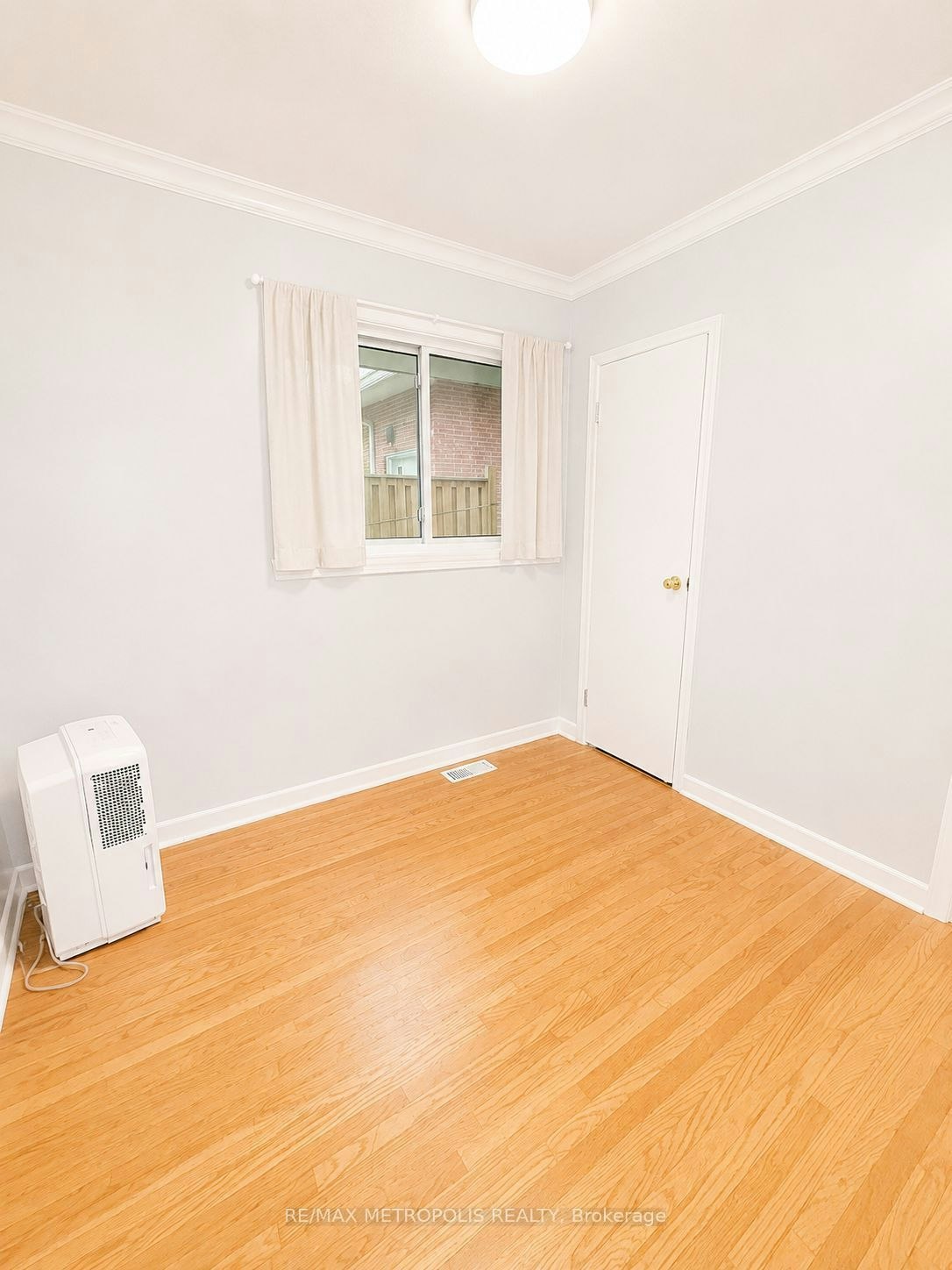 MAIN-266 Napier Street, Barrie, ON, L4M 1X9 - 7