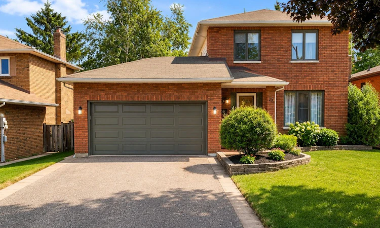 15 Byron Crescent