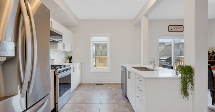 17 Olympic Gate, Barrie, ON, L9J 0H9 - 16