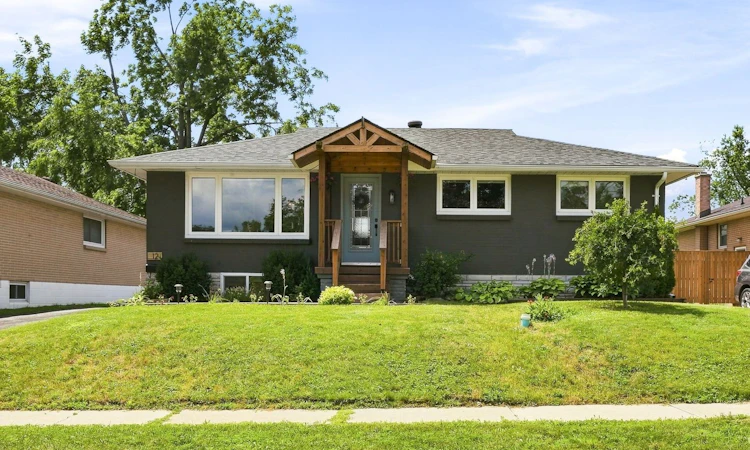 12 Bothwell Crescent