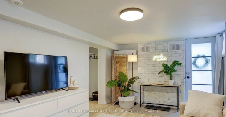Lower-40 Sophia Street W, Barrie, ON, L4N 1J3 - 2