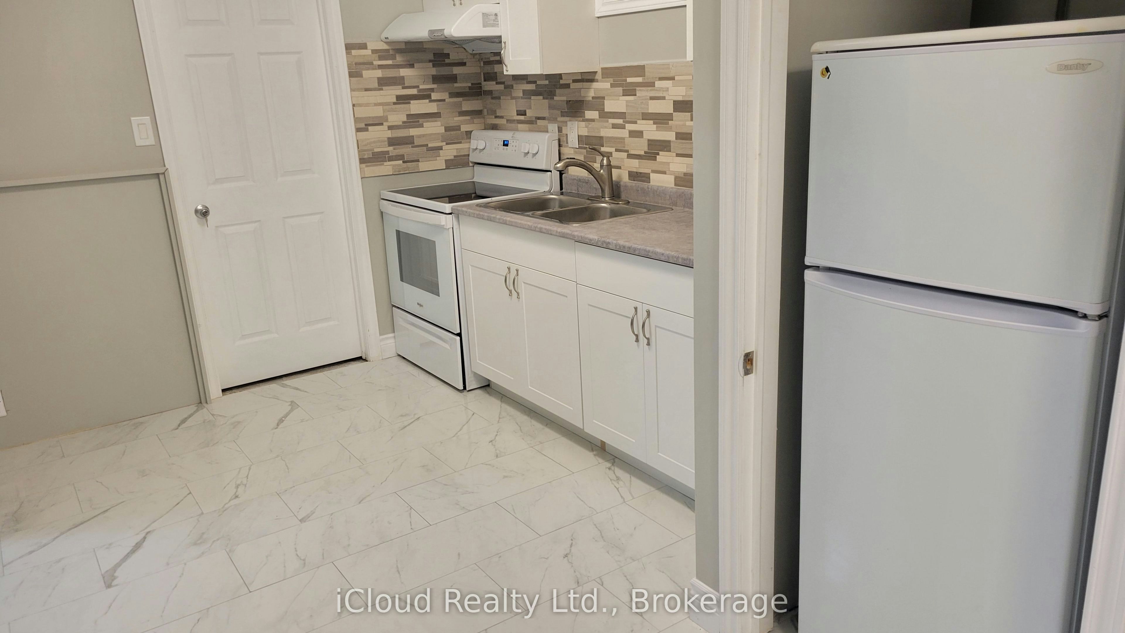 296 Hickling Trail, Barrie, ON, L4M 5X9 - 6