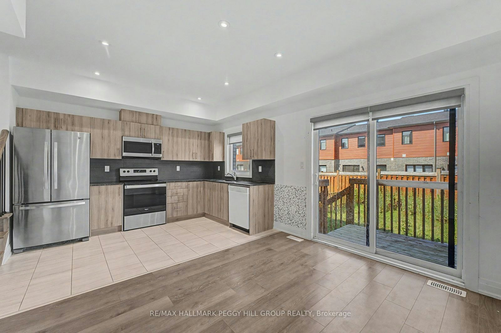 60 Fairlane Avenue, Barrie, ON, L9J 0M9 - 2
