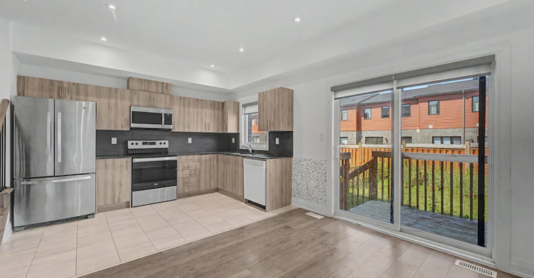 60 Fairlane Avenue, Barrie, ON, L9J 0M9 - 2