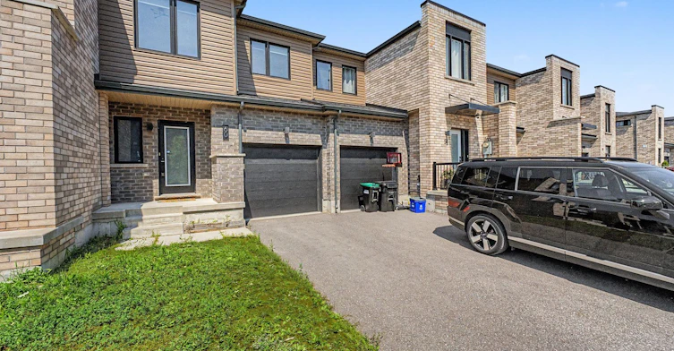 60 Fairlane Avenue, Barrie, ON, L9J 0M9