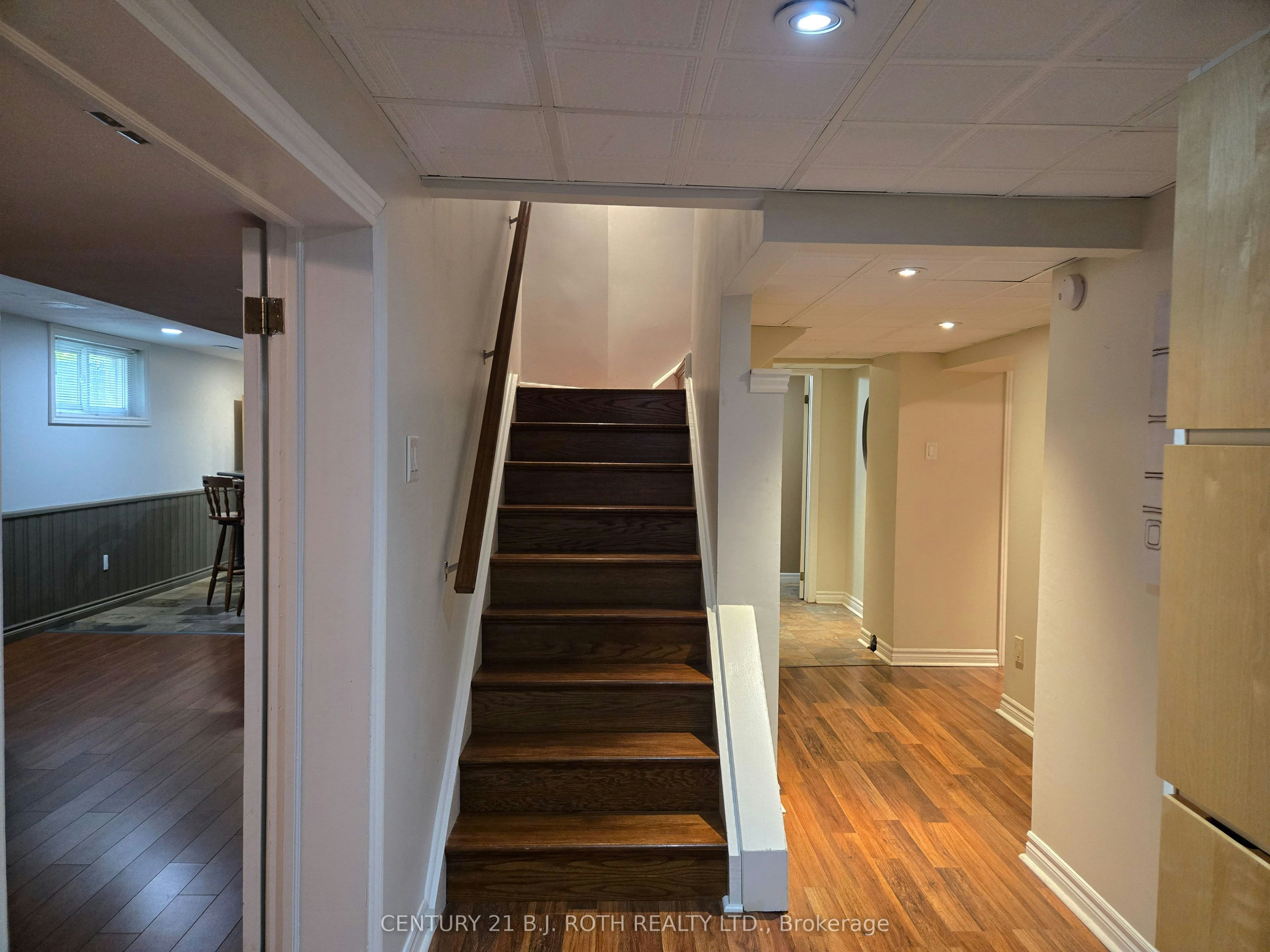 Bachelor-105 Chieftain Crescent, Barrie, ON, L4N 6J2 - 2