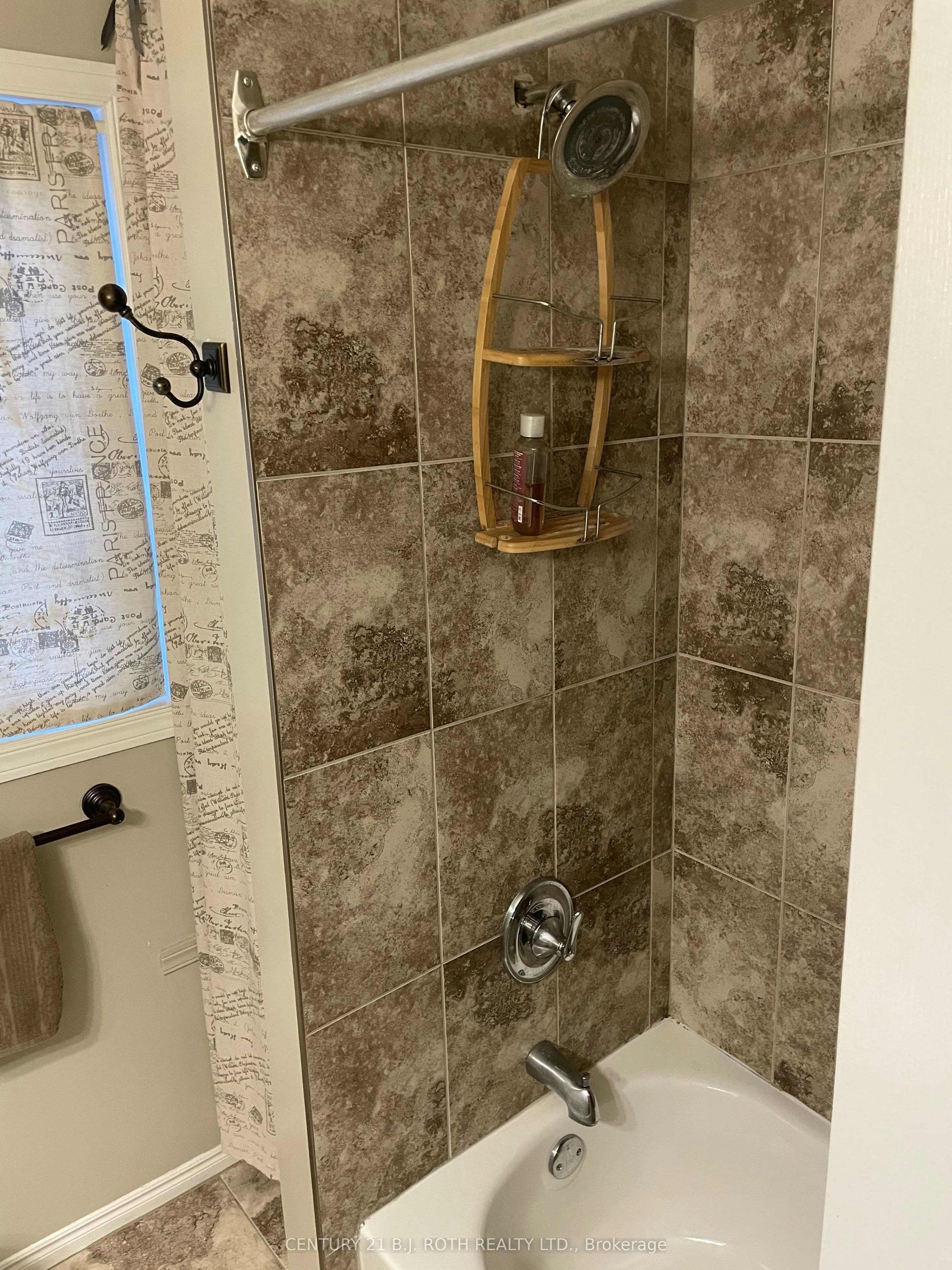 Bedroom #3-105 Chieftain Crescent, Barrie, ON, L4N 6J2 - 5
