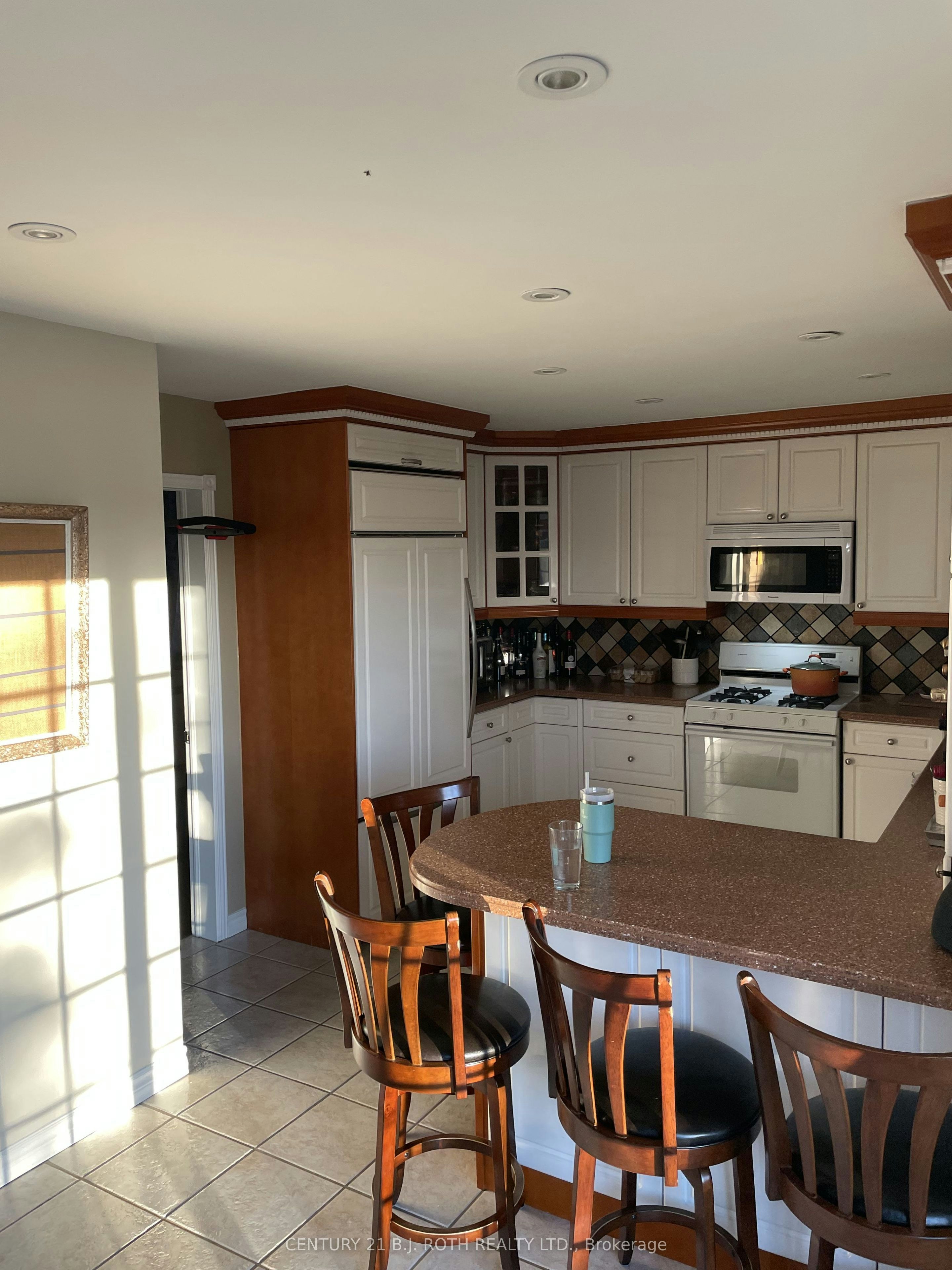 Bedroom #3-105 Chieftain Crescent, Barrie, ON, L4N 6J2 - 2