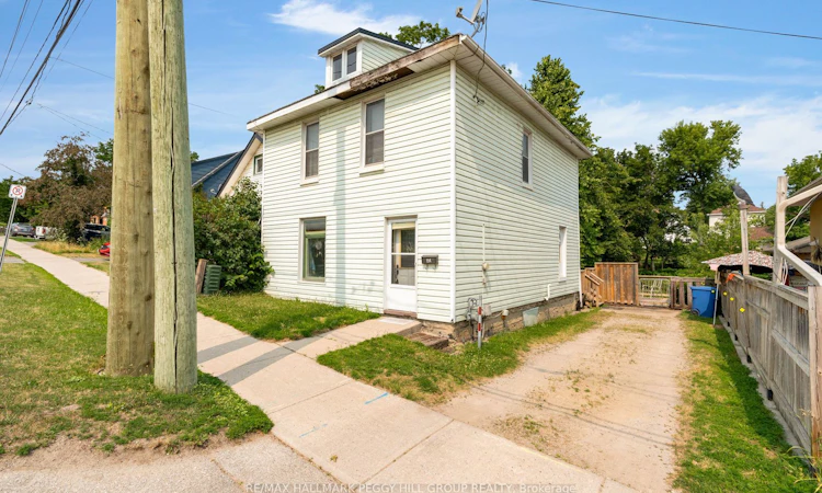 194 Mississaga Street W
