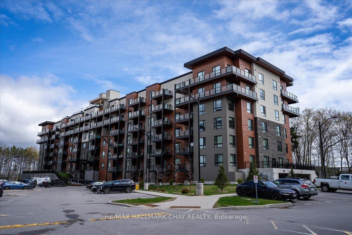 203-302 Essa Road, Barrie, ON, L9J 0H3